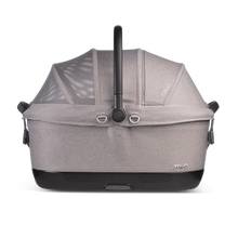 Lade das Bild in den Galerie-Viewer, Isofix Autositz & Transportbox Maeve™ iso6x von Tavo für Hunde bis 18 kg | GREENGUARD-Gold-Zertifizierung | Farbe: Merle