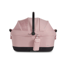 Lade das Bild in den Galerie-Viewer, Isofix Autositz & Transportbox Maeve™ iso6x Wind Tavo | Integriertes Belüftungssystem | für Hunde bis 18 kg | GREENGUARD-Gold-Zertifizierung | Sakura | Fräulein Plath