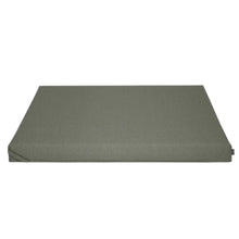 Lade das Bild in den Galerie-Viewer, FINNTO® Hundematte orthopädisch | Wasserdicht & Antiallergen | FAIRTRADE & Oeko-Tex® Standard | Olivegrau | Fräulein Plath