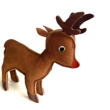 Lade das Bild in den Galerie-Viewer, Nachhaltiges Leder Hundespielzeug "Rudolph Rentier" | Schadstofffrei & robust | Drolliges Weihnachtsgeschenk