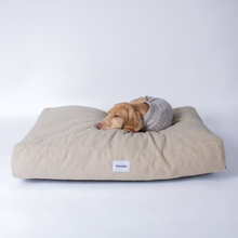 Lade das Bild in den Galerie-Viewer, Hundebett Teddy von Caruso - orthopädisch & recycelt - Oeko-Tex® Standard - 3 Farben & Größen Beige - Teddy | Fräulein Plath