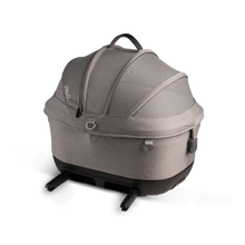 Lade das Bild in den Galerie-Viewer, Isofix Autositz & Transportbox Maeve™ iso5x von Tavo für Hunde bis 13.6 kg | GREENGUARD-Gold-Zertifizierung | Farbe: Merle