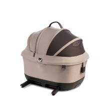 Lade das Bild in den Galerie-Viewer, Isofix Autositz & Transportbox Maeve™ iso5x Wind Tavo | Integriertes Belüftungssystem | für Hunde bis 13.6 kg | GREENGUARD-Gold-Zertifizierung | Fawn