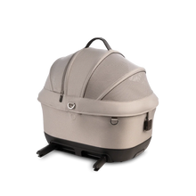 Lade das Bild in den Galerie-Viewer, Isofix Autositz & Transportbox Maeve™ iso5x Wind Tavo | Integriertes Belüftungssystem | für Hunde bis 13.6 kg | GREENGUARD-Gold-Zertifizierung | Tawny