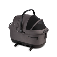 Lade das Bild in den Galerie-Viewer, Isofix Autositz & Transportbox Maeve™ iso6x Wind Tavo | Integriertes Belüftungssystem | für Hunde bis 18 kg | GREENGUARD-Gold-Zertifizierung | Ashen
