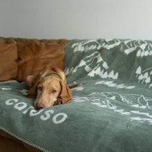Lade das Bild in den Galerie-Viewer, Hundedecke Forrest von Caruso - weich & flauschig