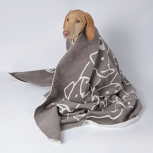 Lade das Bild in den Galerie-Viewer, Hundedecke Dogs von Caruso - weich & flauschig - Global Recycled Standard zertifiziert