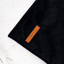 Lade das Bild in den Galerie-Viewer, Reisedecke "Mia" Rexproduct | Samtbezug & Wasserdichte Unterseite | Öko-Tex Zertifikat | 2 Größen