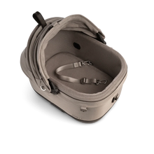 Lade das Bild in den Galerie-Viewer, Isofix Autositz & Transportbox Maeve™ iso5x Wind Tavo | Integriertes Belüftungssystem | für Hunde bis 13.6 kg | GREENGUARD-Gold-Zertifizierung | Tawny