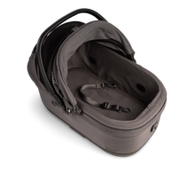 Lade das Bild in den Galerie-Viewer, Isofix Autositz & Transportbox Maeve™ iso6x Wind Tavo | Integriertes Belüftungssystem | für Hunde bis 18 kg | GREENGUARD-Gold-Zertifizierung | Ashen