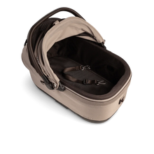 Lade das Bild in den Galerie-Viewer, Isofix Autositz & Transportbox Maeve™ iso6x Wind Tavo | Integriertes Belüftungssystem | für Hunde bis 18 kg | GREENGUARD-Gold-Zertifizierung | Fawn