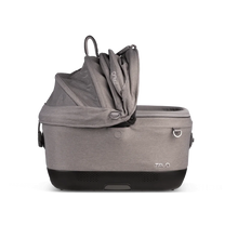 Lade das Bild in den Galerie-Viewer, Isofix Autositz & Transportbox Maeve™ iso5x von Tavo für Hunde bis 13.6 kg | GREENGUARD-Gold-Zertifizierung | Farbe: Merle