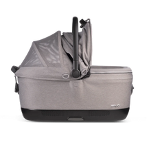 Lade das Bild in den Galerie-Viewer, Isofix Autositz & Transportbox Maeve™ iso6x von Tavo für Hunde bis 18 kg | GREENGUARD-Gold-Zertifizierung | Farbe: Merle