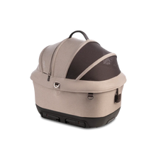 Lade das Bild in den Galerie-Viewer, Isofix Autositz & Transportbox Maeve™ iso5x Wind Tavo | Integriertes Belüftungssystem | für Hunde bis 13.6 kg | GREENGUARD-Gold-Zertifizierung | Fawn