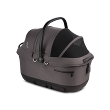 Lade das Bild in den Galerie-Viewer, Isofix Autositz & Transportbox Maeve™ iso6x Wind Tavo | Integriertes Belüftungssystem | für Hunde bis 18 kg | GREENGUARD-Gold-Zertifizierung | Ashen