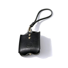 Lade das Bild in den Galerie-Viewer, Jaska Kotbeutelspender aus Leder BURY | Handarbeit Made in Germany | 3 Farben Schwarz