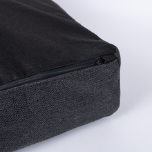 Lade das Bild in den Galerie-Viewer, Hundebett Clean von Caruso - orthopädisch & recycelt - Oeko-Tex® Standard - 2 Farben