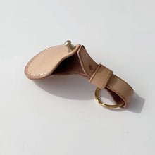 Lade das Bild in den Galerie-Viewer, Jaska Apple Airtag Tracker Leder-Etui LOGG | Handarbeit Made in Germany | 3 Farben