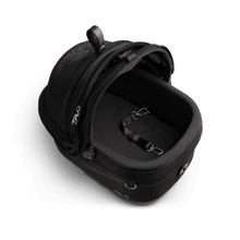 Lade das Bild in den Galerie-Viewer, Isofix Autositz & Transportbox Maeve™ iso5x von Tavo für Hunde bis 13.6 kg | GREENGUARD-Gold-Zertifizierung | Farbe: Onyx