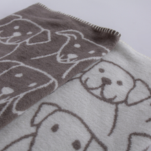 Lade das Bild in den Galerie-Viewer, Hundedecke Dogs von Caruso - weich & flauschig - Global Recycled Standard zertifiziert