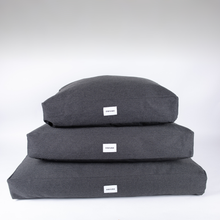 Lade das Bild in den Galerie-Viewer, Hundebett Clean von Caruso - orthopädisch & recycelt - Oeko-Tex® Standard - 2 Farben