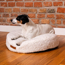 Lade das Bild in den Galerie-Viewer, Hundebett & Hundekissen rund "Coco Teddy" Rexproduct | Öko-Tex Standard | Hellbeige | 2 Größen