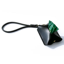 Lade das Bild in den Galerie-Viewer, Jaska Kotbeutelspender aus Leder BURY | Handarbeit Made in Germany | 3 Farben