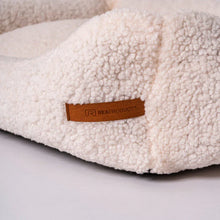 Lade das Bild in den Galerie-Viewer, Nachhaltiges Premium Hundebett "Teddy" SoftColor | Rexproduct | Schadstofffrei & recycelte Materialien | Hellbeige | Fräulein Plath
