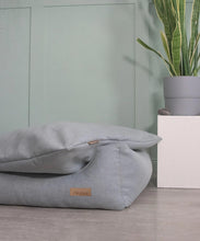 Lade das Bild in den Galerie-Viewer, BUDDY. Hundebett | Recycelte Materialien | ÖkoTex-zertifiziert | Grau/blau