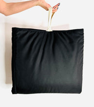 Lade das Bild in den Galerie-Viewer, Hunde Reisedecke "Mia Teddy" Rexproduct | Wasserdichte Unterseite | Öko-Tex Zertifikat | 2 Größen