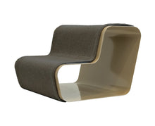 Lade das Bild in den Galerie-Viewer, dogBeam2 | Hundetreppe | Für Welpen & kleine Hund | Bezug aus recycelten PET-Flaschen Stahl Sand - Bezug Graphitgrau