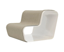 Lade das Bild in den Galerie-Viewer, dogBeam2 | Hundetreppe | Für Welpen & kleine Hund | Bezug aus recycelten PET-Flaschen Stahl Weiß - Bezug Sand