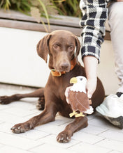Lade das Bild in den Galerie-Viewer, BUDDY. Leder-Hundespielzeug Adler – schadstoffgeprüft