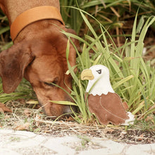 Lade das Bild in den Galerie-Viewer, BUDDY. Leder-Hundespielzeug Adler – schadstoffgeprüft | Fräulein Plath