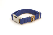 Lade das Bild in den Galerie-Viewer, Hundehalsband mit Klickverschluss | Korkleder | Umweltfreundlich | Robust & Vegan | Denim/Silber