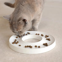 Lade das Bild in den Galerie-Viewer, Katzennapf "Slowfeeder" von HOOPO® | 100% Porzellan | Weiß