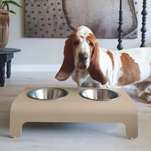 Lade das Bild in den Galerie-Viewer, LABBVENN RICO Futterstation für Hunde | Edelstahlnäpfe | 3 Größen | Mokka - bei Fräulein Plath bestellen