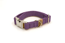 Lade das Bild in den Galerie-Viewer, Hundehalsband mit Klickverschluss | Korkleder | Umweltfreundlich | Robust & Vegan | Flieder/Silber