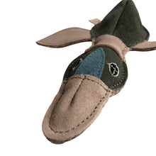 Lade das Bild in den Galerie-Viewer, Nachhaltiges Hundespielzeug "Elli Ente" | 100% schadstofffrei | Upcycling Leder & natürliche Baumwolle