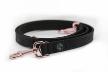 Lade das Bild in den Galerie-Viewer, Korkleder Hundeleine | Robust & Vegan | Top Ökobilanz | Schwarz | Beschläge wählbar