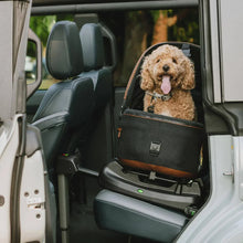 Lade das Bild in den Galerie-Viewer, Isofix Autositz & Transportbox Maeve™ Small Flex von Tavo für Hunde bis 12 kg | GREENGUARD-Gold-Zertifizierung | Farbe: Onyx