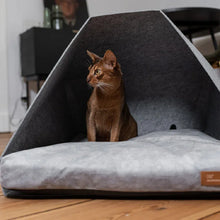 Lade das Bild in den Galerie-Viewer, Indoor Hundehütte "PetPocket" von Rexproduct | 100% recycelt | Dunkelgrau | Matratze aus 9 Farben wählbar