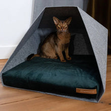Lade das Bild in den Galerie-Viewer, Indoor Hundehütte "PetPocket" von Rexproduct | 100% recycelt | Dunkelgrau | Matratze aus 9 Farben wählbar