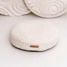 Lade das Bild in den Galerie-Viewer, Hundebett & Hundekissen rund "Coco Teddy" Rexproduct | Öko-Tex Standard | Hellbeige | 2 Größen