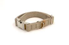 Lade das Bild in den Galerie-Viewer, Hundehalsband mit Klickverschluss | Korkleder | Umweltfreundlich | Robust & Vegan | Snow | Beschläge wählbar