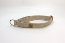 Lade das Bild in den Galerie-Viewer, Zugstopp Halsband | Korkleder | Umweltfreundlich | Robust & Vegan | Snow | Beschläge wählbar