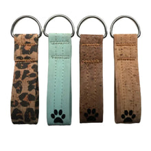 Lade das Bild in den Galerie-Viewer, Kork Schlüsselanhänger für Mom & Dad | Vegan & wasserabweisend | Robust & weich | 19 Farben | Fräulein Plath