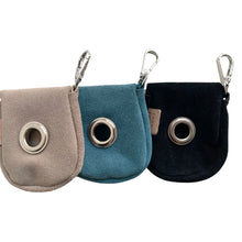 Lade das Bild in den Galerie-Viewer, Fräulein Plath Kotbeutel-Spender "Easy Peasy" | Recyceltes Wildleder | Handarbeit | 3 Farben