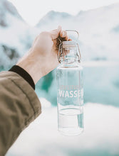 Lade das Bild in den Galerie-Viewer, soulbottle • lei(s)tungswasser - Trinkflasche aus Glas - plastikfrei & auslaufsicher - 600ml