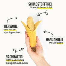 Lade das Bild in den Galerie-Viewer, Nachhaltiges Hundespielzeug "Hannah Banana" | 100% Schafwolle | Schadstofffrei, zahnpflegend & schwimmfähig